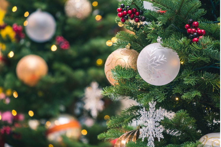 The Benefits of Artificial Christmas Trees: Tips for Choosing the Perfect One for Your Home